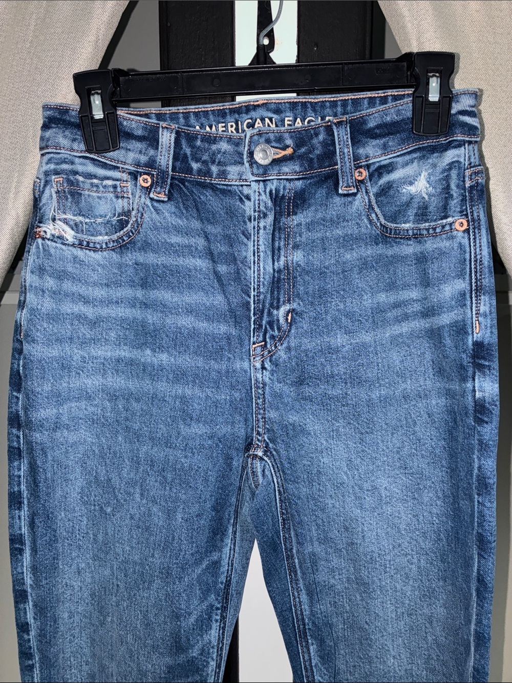 AE - Distressed High Rise Mom Jean - Picture 4 of 8
